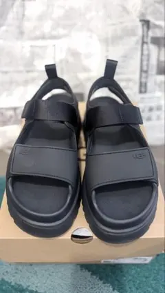 UGG 厚底 スポーツサンダル ブラックのサムネイル