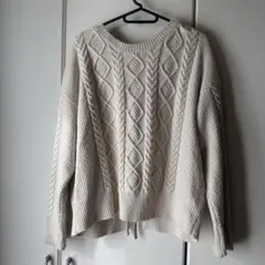 アイボリー ケーブル編みニット 長袖