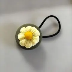 つまみ細工の花モチーフのヘアゴム