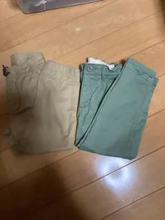 美品！ GAP 5歳用 ベージュ・グリーンパンツセットのサムネイル