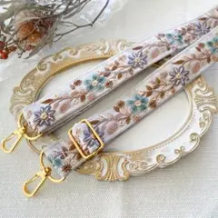 新作☆スマホショルダーストラップ／インド刺繍／ハンドメイド／ライトブルー