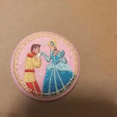 Disney Characters 刺繍缶バッジビスケット シンデレラ