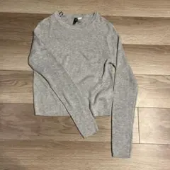 今週末で掲載終了!!新品未使用!!H&M 薄グレー(シルバー？)ニット