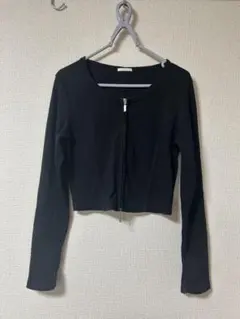 ブラック クロップドトップス 長袖　GU