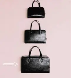 【最終値下】TOUT Y EST ブラックレザーハンドバッグ　SOLD　OUT品 値下げ】TOUT Y EST ハンドバッグ ブラック (EC) : カインドオル