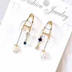 ハンドメイド　Blue×Clearストーン…小さいコットンパールのアシンメトリー