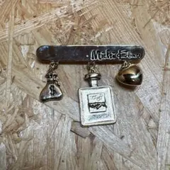 Michi kono チャーム付きゴールドのブローチ