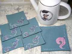 アイヌ刺繍入りコースター(5枚)、ポット用コースター(1枚)