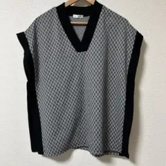 幾何学模様　ニットベスト　Mサイズ