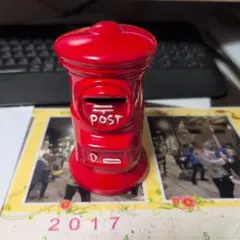 赤い郵便ポスト型貯金箱