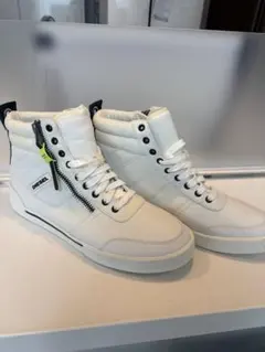 DIESEL ホワイトハイカットスニーカー