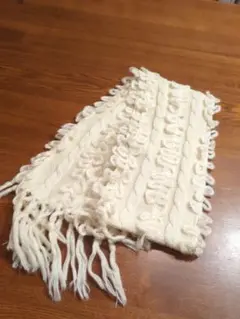 アイボリー ニットマフラー フリンジ付き