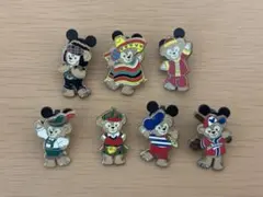 海外　Disney ダッフィー ピンバッジ 7種セットのサムネイル