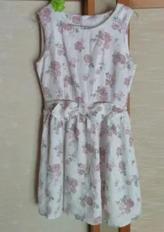 花柄ワンピース