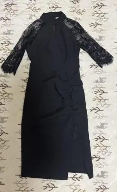 ブラックレース袖タイトドレス