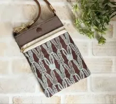 ミナポルホネン　ハンドメイド　スマホポシェット　スマホショルダー　ポンピア