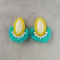 大ぶりオーガンジーフリル刺繍のピアス/イヤリング