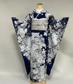深緑色のシックな牡丹と菊の振袖フルセット - メルカリ