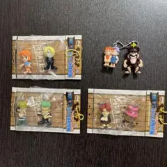 ワンピース　ミニフィギュア　マスコット　キーホルダーセット　ルフィー海賊団編