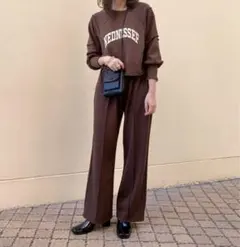 kastane カスタネ クロップドロゴスウェット ブラウンのサムネイル