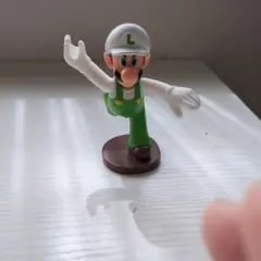 ルイージ フィギュア 走っているポーズ