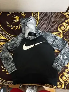Nike Dri-FIT パーカー Lサイズ グラフィック柄