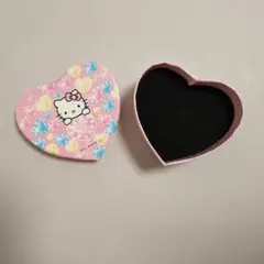 キティちゃん　ハローキティ　ハート型　箱　小物入れ　アクセサリーケース　指輪入れ
