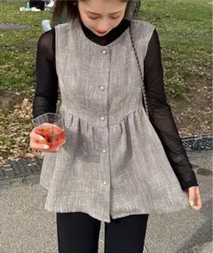 ジュノア　パールボタンツイードペプラムトップス