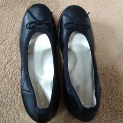 黒 リボン付き フラットシューズ