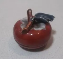 江戸中期柿右衛門作渦福色赤絵陽刻蝶繋文四方立皿　無キズ 江戸中期柿右衛門作渦福色赤絵陽刻蝶繋文四方立皿 無キズ - メルカリ