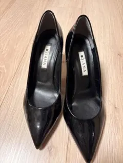 DIANA エナメル ポインテッドトゥ パンプス ブラックのサムネイル