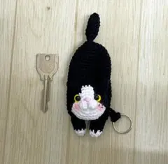 あみぐるみ　ハチワレ猫ちゃんのハート柄キーケース 　かぎ針編み ネコ