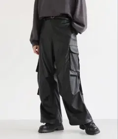 LILL リル シンセティックレザーワイドスラックスカーゴパンツ ブラック
