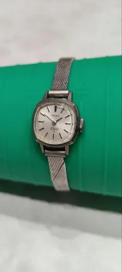 SEIKO スペシャル手巻き時計 レディース シルバーカラー　ジャンクのサムネイル