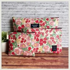 【ストロベリーと花柄のラミネートポーチ3点セット】（緑）