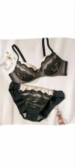 新品未使用レース付きブラジャーショーツセットA70М①