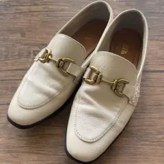 ZARA アイボリー レザー ローファー