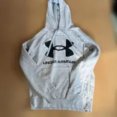 UNDER ARMOUR グレー パーカー S 表記が外国製のためSM165