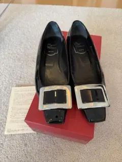 Roger Vivier ベル ヴィヴィエ パテントレザー バレリーナのサムネイル
