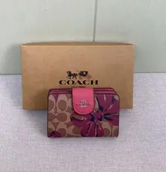 [新品未使用]COACHコーチ二つ折り財布 シグネチャー 花柄 リボン　ピンクのサムネイル