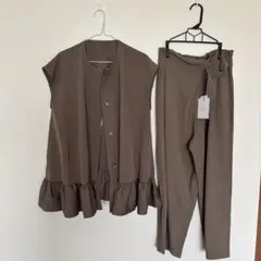 タイムセールconte サテンノースリーブブラウス - メルカリ