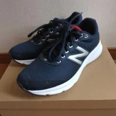 New Balance ネイビー ランニングシューズ