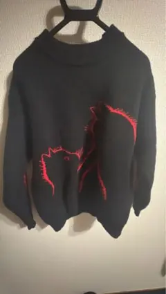 黒 赤い刺繍 ニットセーター
