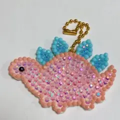 恐竜キーホルダー　ステゴザウルス(ピンク)