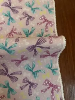 リボン柄の布地 はぎれ