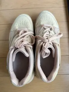 LACOSTE スニーカー ピンクのサムネイル