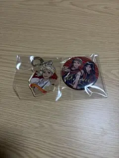 ツイステ キャラクターキーホルダーとバッジセット
