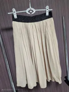 ⭐ミディ丈ベージュ プリーツスカート⭐ 黒ラメゴムバンド