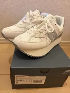 New Balance WL574ZAH 240 ライトベージュ - メルカリ
