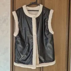 リバーシブルベスト ブラック×ホワイト ボア×合成皮革